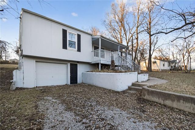 405 S BELLEMERE Road, Blue Springs, MO 64015