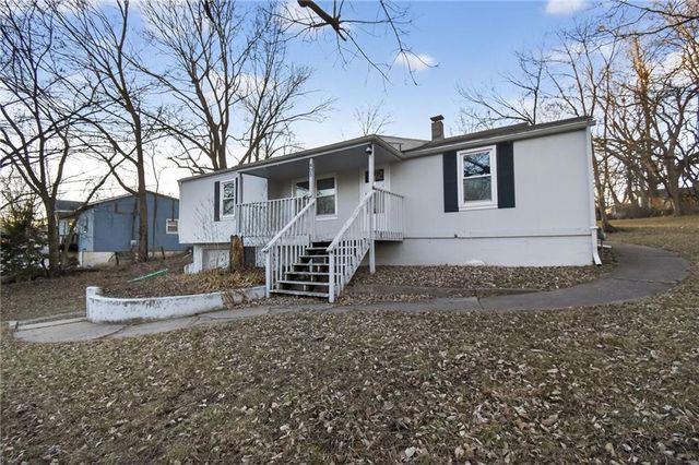 405 S BELLEMERE Road, Blue Springs, MO 64015