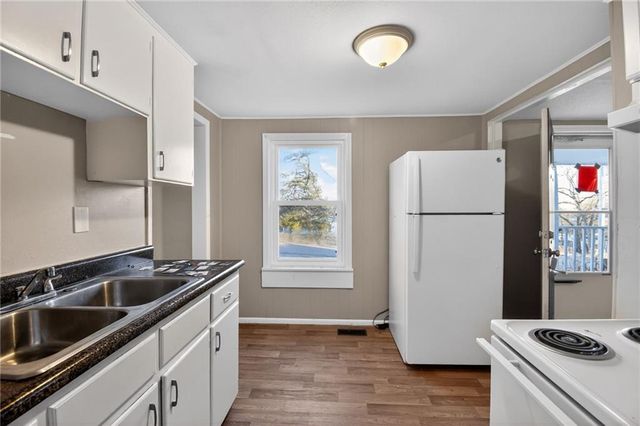 405 S BELLEMERE Road, Blue Springs, MO 64015