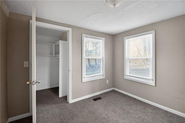 405 S BELLEMERE Road, Blue Springs, MO 64015