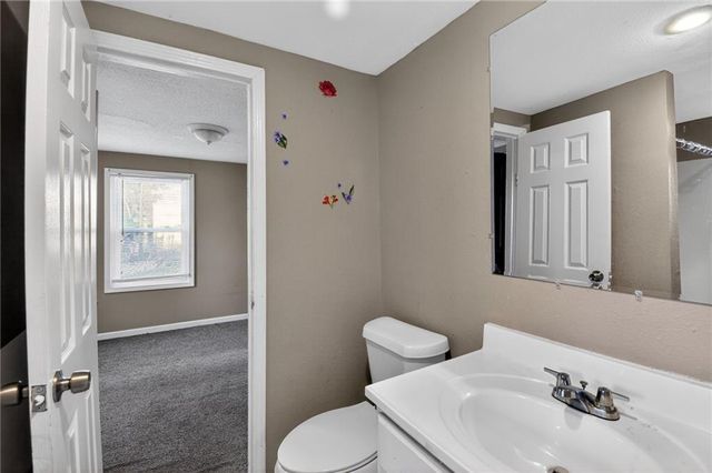 405 S BELLEMERE Road, Blue Springs, MO 64015