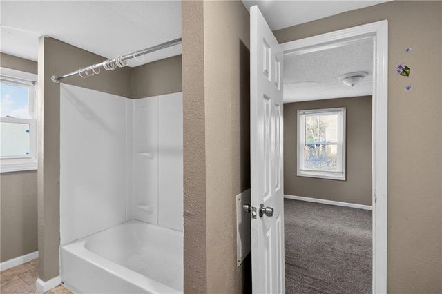 405 S BELLEMERE Road, Blue Springs, MO 64015