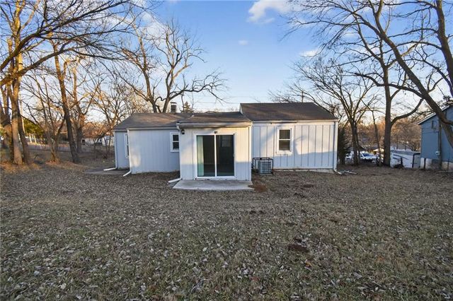 405 S BELLEMERE Road, Blue Springs, MO 64015