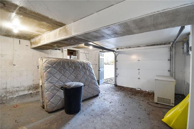 405 S BELLEMERE Road, Blue Springs, MO 64015