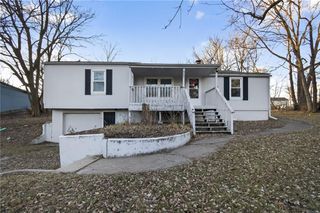 405 S BELLEMERE Road, Blue Springs, MO 64015
