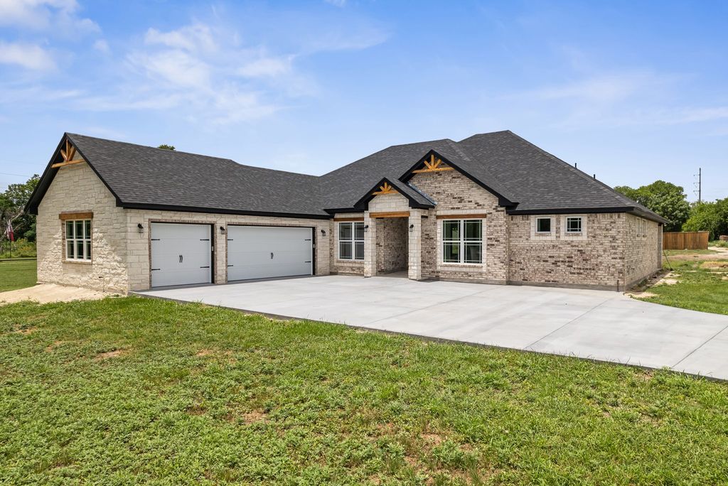 322 Franklin Road, Eddy, TX 76524