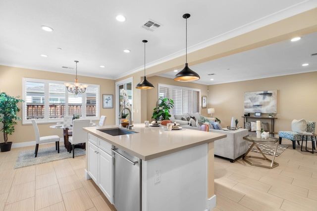 18481 Keswick Dr, Lathrop, CA 95330