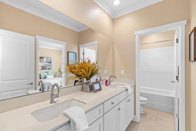 18481 Keswick Dr, Lathrop, CA 95330