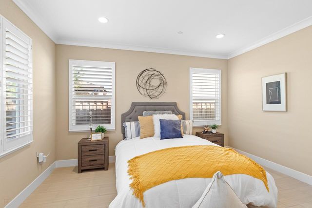 18481 Keswick Dr, Lathrop, CA 95330