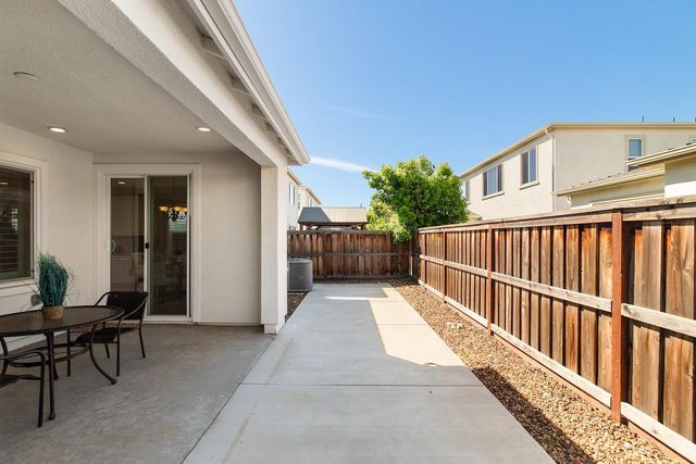 18481 Keswick Dr, Lathrop, CA 95330