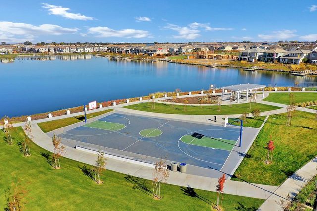 18481 Keswick Dr, Lathrop, CA 95330