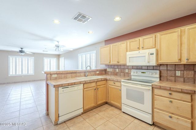 312 N Cedar Crest Drive, Green Valley, AZ 85614