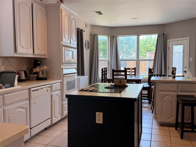 1212 Badbury Lane, Grand Prairie, TX 75052