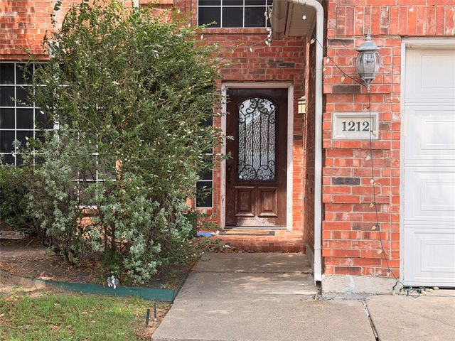 1212 Badbury Lane, Grand Prairie, TX 75052