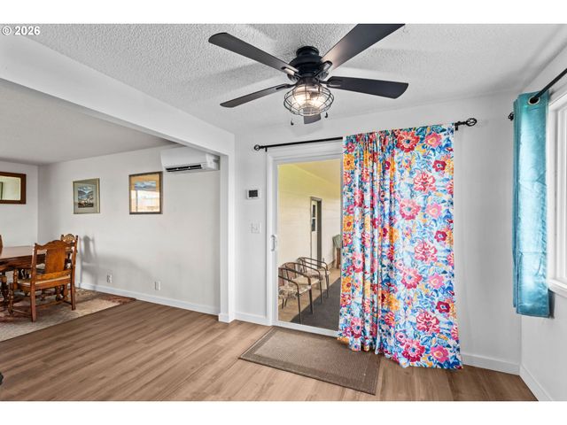 29334 MEADOWVIEW Rd, Junction City, OR 97448