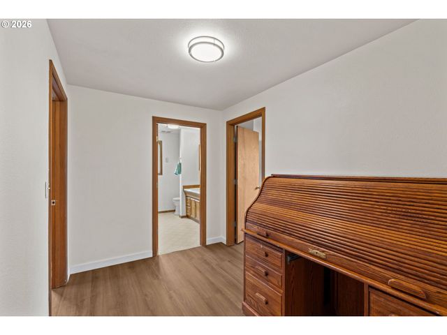 29334 MEADOWVIEW Rd, Junction City, OR 97448