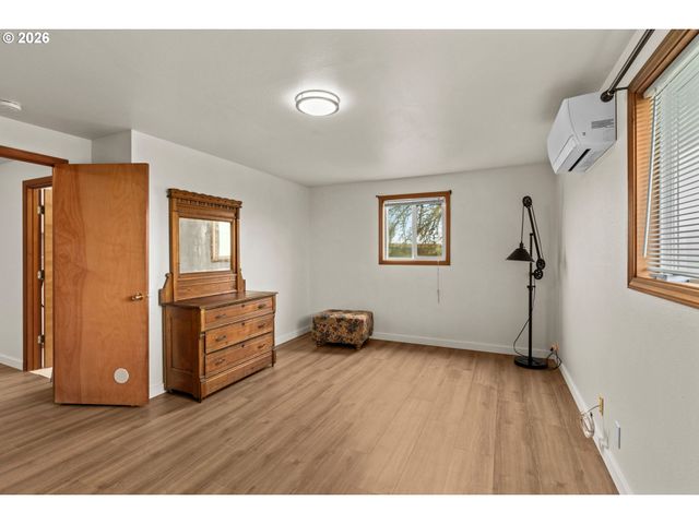 29334 MEADOWVIEW Rd, Junction City, OR 97448