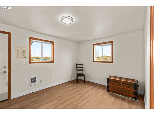 29334 MEADOWVIEW Rd, Junction City, OR 97448