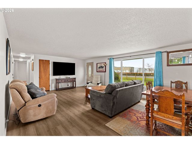 29334 MEADOWVIEW Rd, Junction City, OR 97448