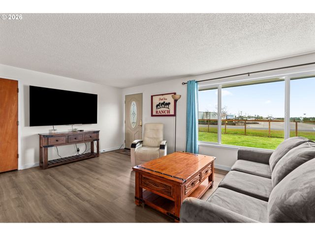 29334 MEADOWVIEW Rd, Junction City, OR 97448