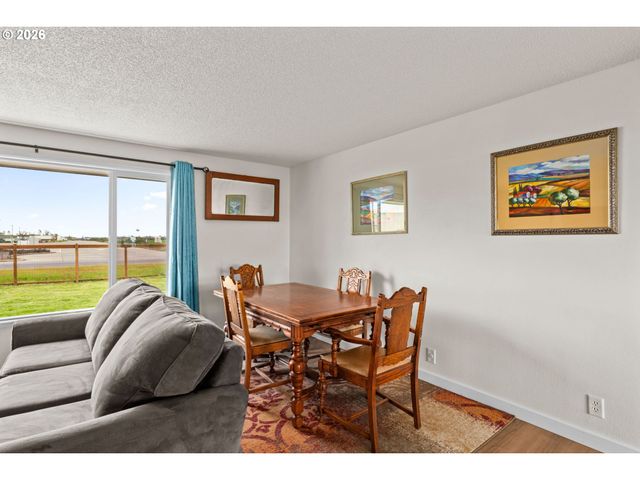 29334 MEADOWVIEW Rd, Junction City, OR 97448