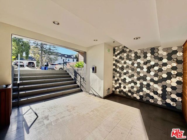 5805 W 8th Street 100, Los Angeles, CA 90036