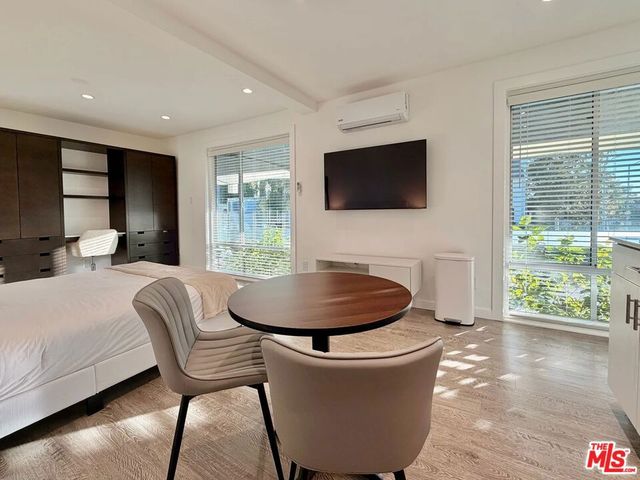 5805 W 8th Street 100, Los Angeles, CA 90036