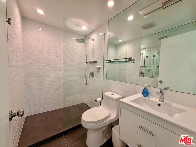 5805 W 8th Street 100, Los Angeles, CA 90036