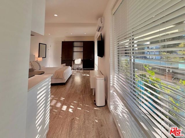 5805 W 8th Street 100, Los Angeles, CA 90036