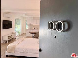 5805 W 8th Street 100, Los Angeles, CA 90036