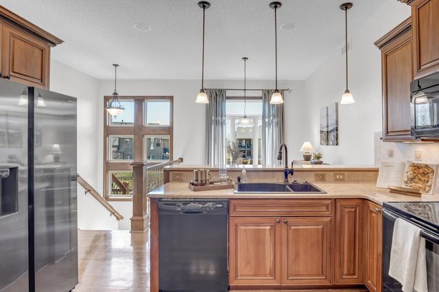 611 Autumn Glen Ct, Newton, KS 67114