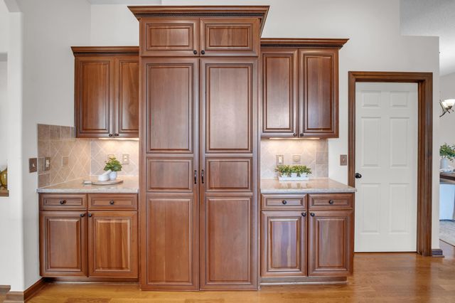 611 Autumn Glen Ct, Newton, KS 67114