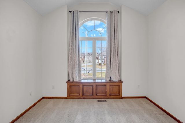 611 Autumn Glen Ct, Newton, KS 67114