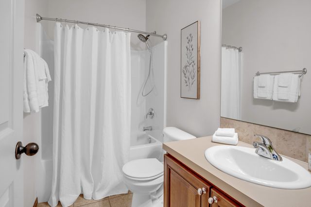 611 Autumn Glen Ct, Newton, KS 67114