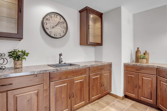 611 Autumn Glen Ct, Newton, KS 67114