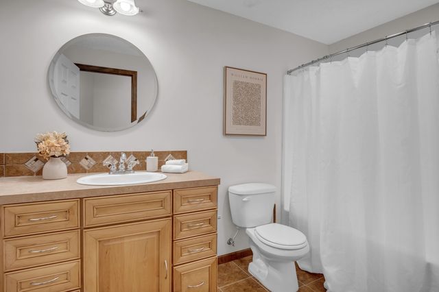 611 Autumn Glen Ct, Newton, KS 67114