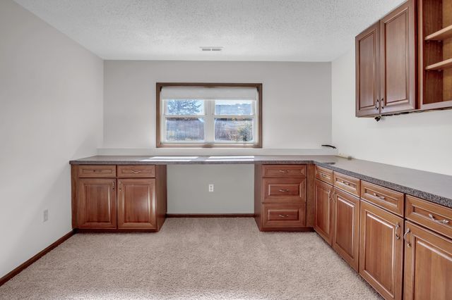 611 Autumn Glen Ct, Newton, KS 67114