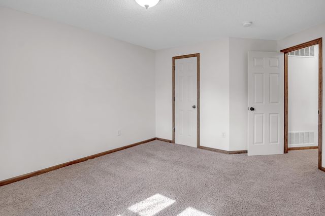 611 Autumn Glen Ct, Newton, KS 67114