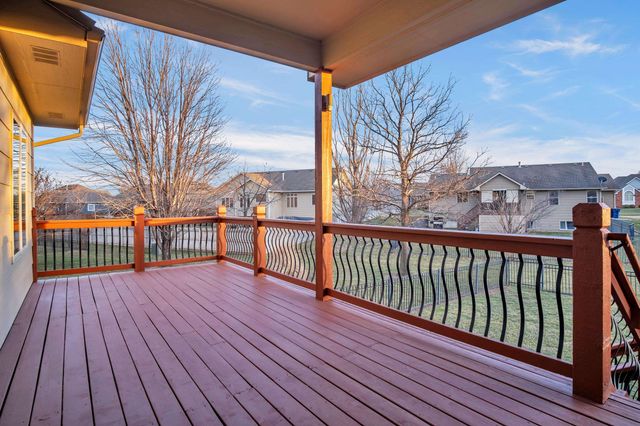 611 Autumn Glen Ct, Newton, KS 67114