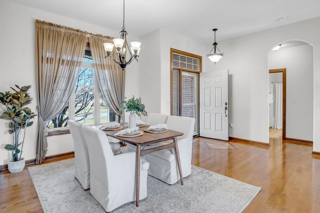 611 Autumn Glen Ct, Newton, KS 67114