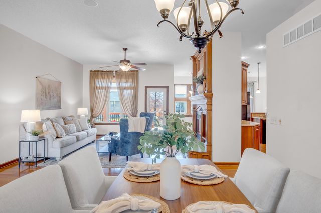 611 Autumn Glen Ct, Newton, KS 67114