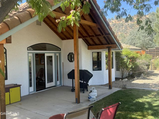 21405 Prospect Avenue, Tehachapi, CA 93561