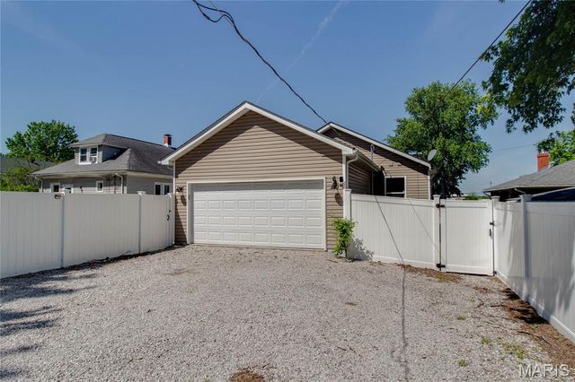 249 S 7th Street, Wood River, IL 62095