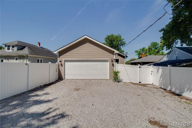 249 S 7th Street, Wood River, IL 62095