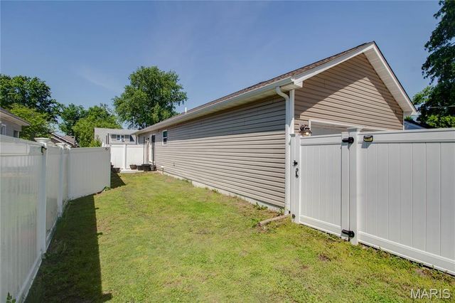 249 S 7th Street, Wood River, IL 62095