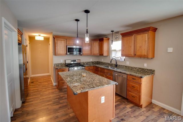 249 S 7th Street, Wood River, IL 62095