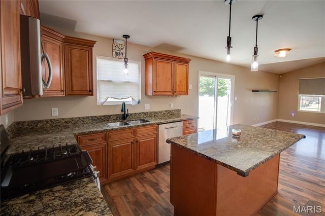 249 S 7th Street, Wood River, IL 62095