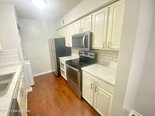 3505 Lodge Ln APT 311, Louisville, KY 40218