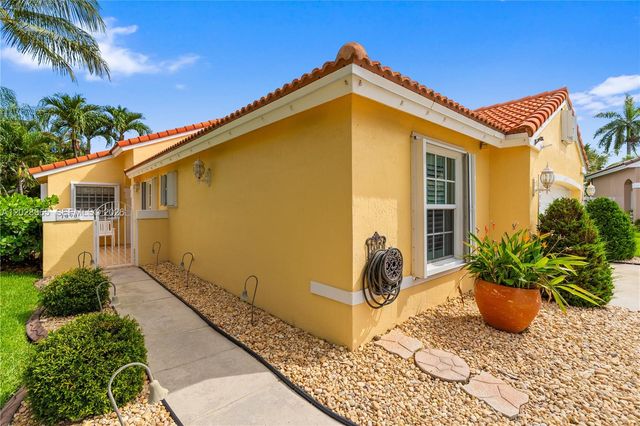 1090 NW 192nd Avenue, Pembroke Pines, FL 33029
