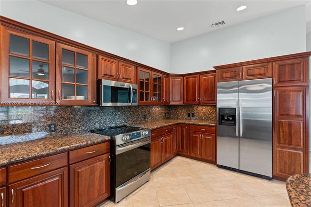 1090 NW 192nd Avenue, Pembroke Pines, FL 33029